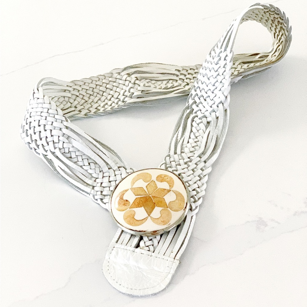 MOTIF56 Braided Genuine Leather Moroccan Belt In White With A Round Shel… - Picture 3 of 11